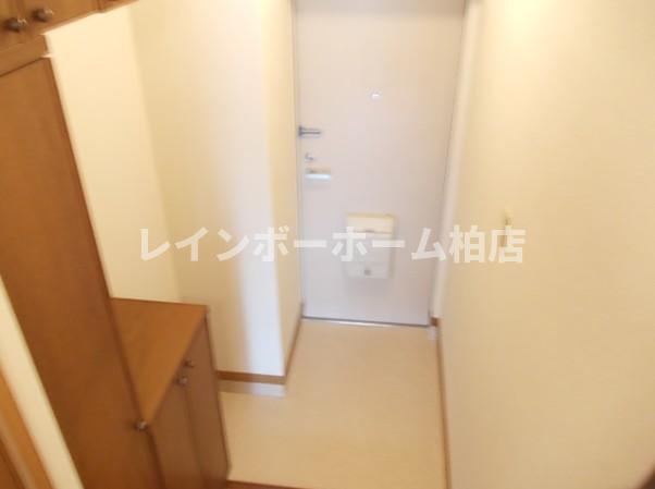 玄関　収納もある玄関です