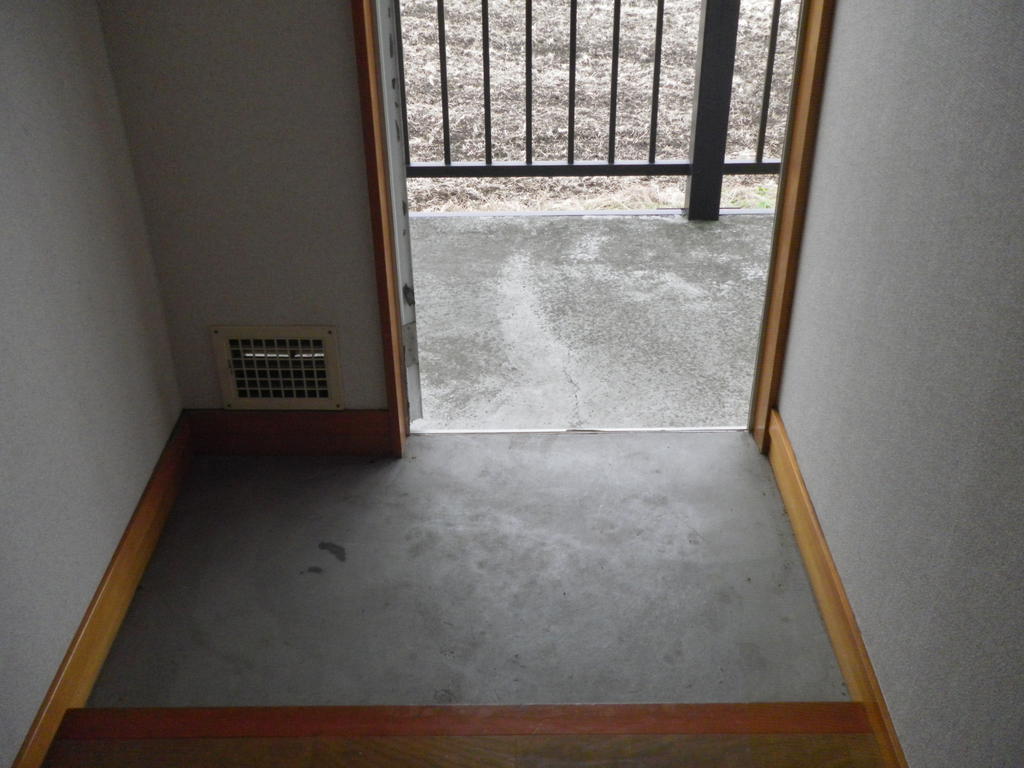 ＪＲ東北本線 黒磯駅 2階建 築35年の玄関写真