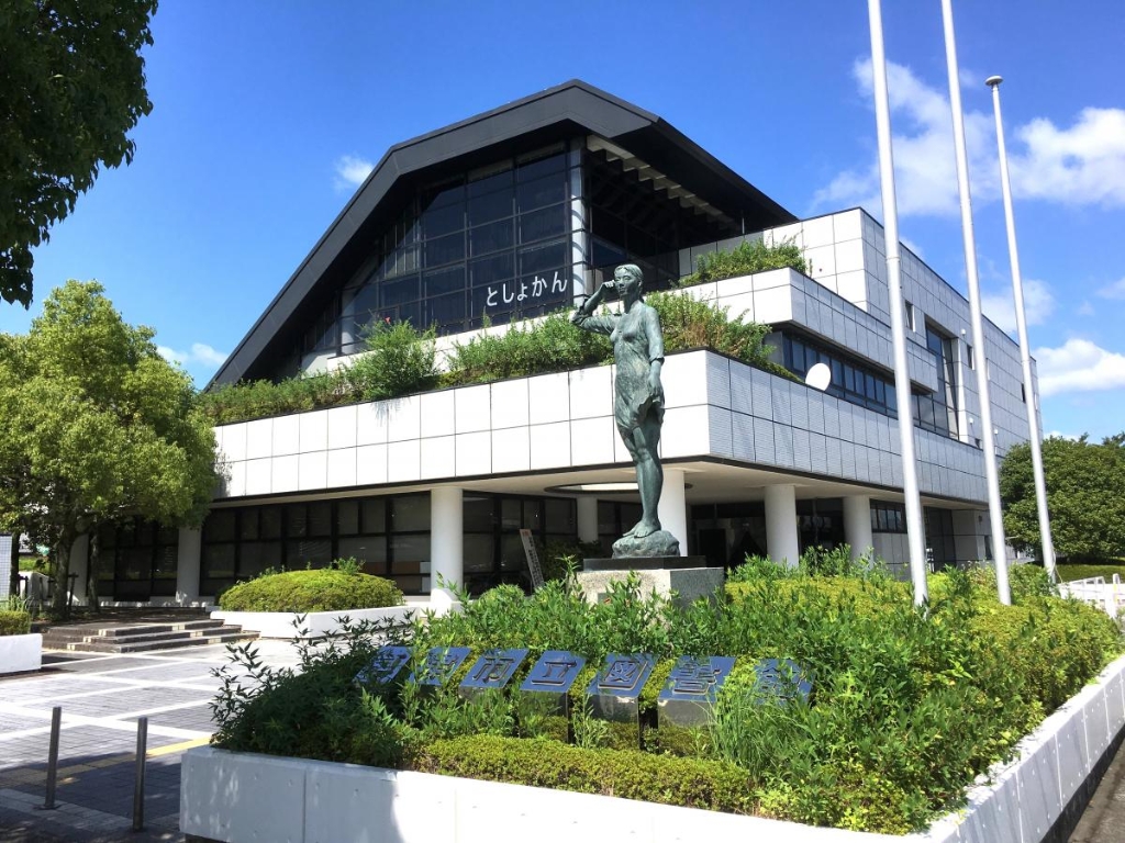 【ハイツ宮の森II番館の図書館】