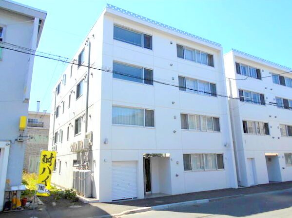 札幌市中央区南十条西のマンションの建物外観