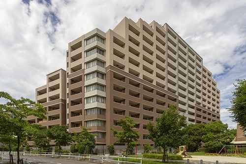 名古屋市千種区千種のマンションの建物外観