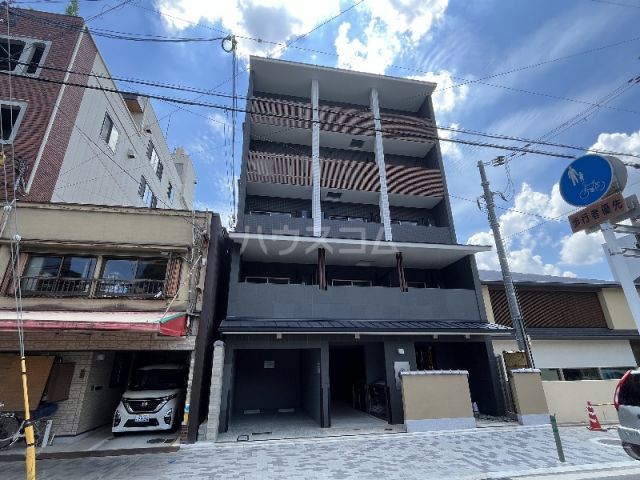 京都市上京区西町のマンションの建物外観