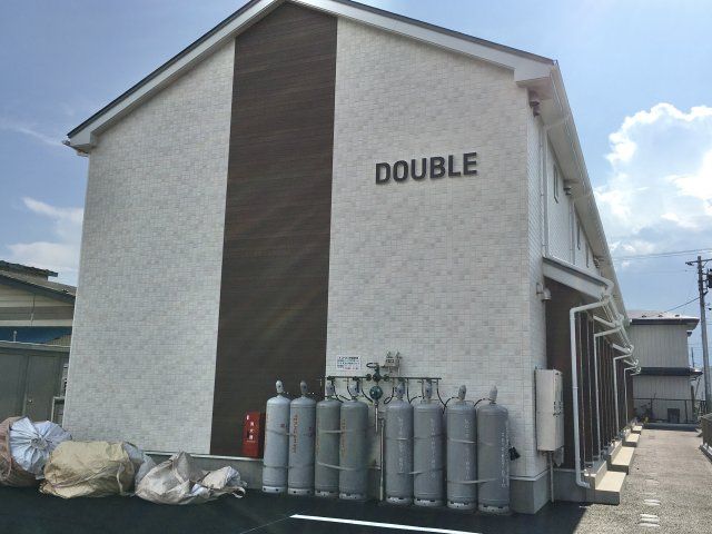 DOUBLEの建物外観