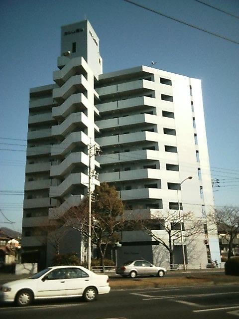 カルム徳山の建物外観