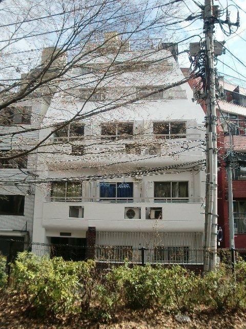 ドルメン西麻布の建物外観