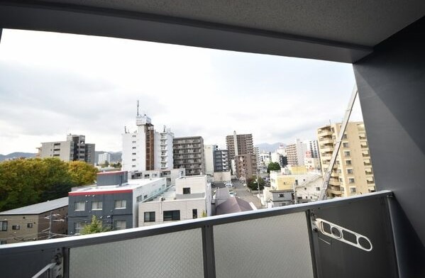 【札幌市中央区北四条西のマンションのバルコニー】