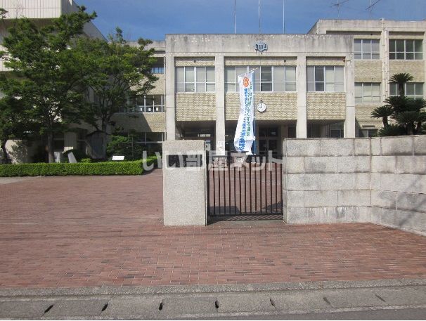 中学校　仁尾中学校（中学校）まで279m
