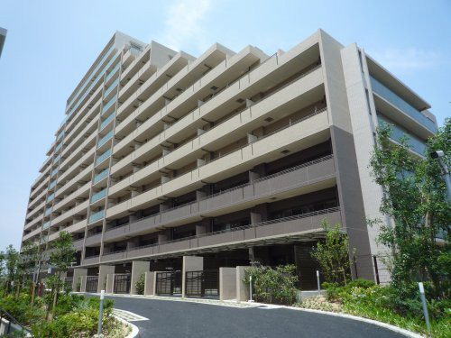 豊中市新千里南町のマンションの建物外観