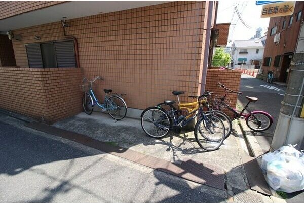 【大阪市阿倍野区阪南町のマンションの駐車場】