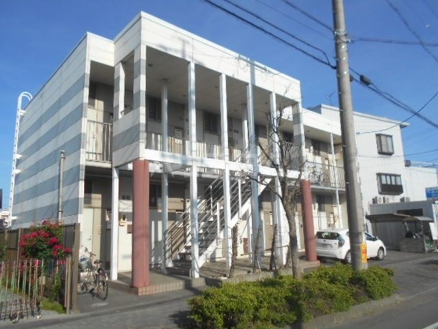 磐田市中泉のアパートの建物外観