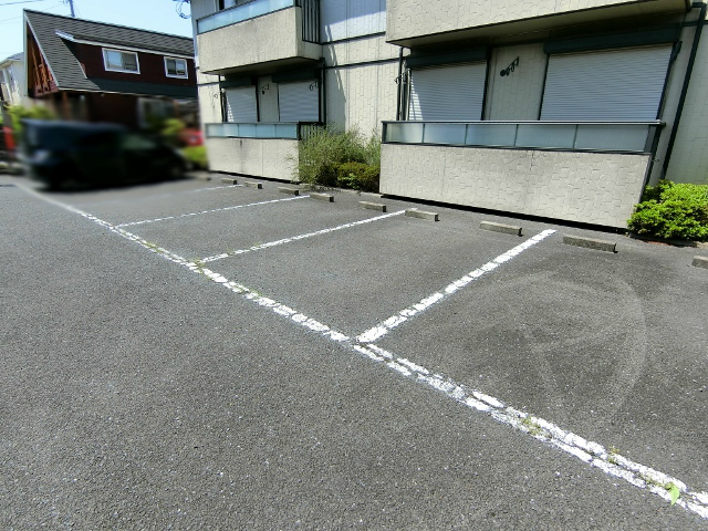 【宇都宮市泉が丘のアパートの駐車場】