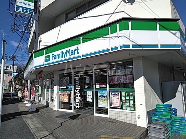 コンビニ　ファミリーマート 百合丘三丁目店（コンビニ）まで244m