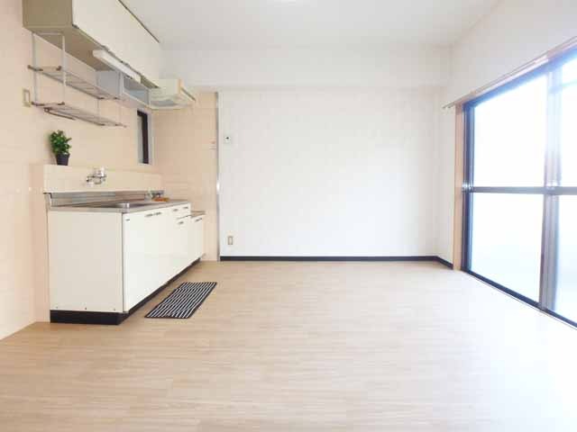 居室・リビング　９帖のＬＤＫ※備品は付きません（イメージ）