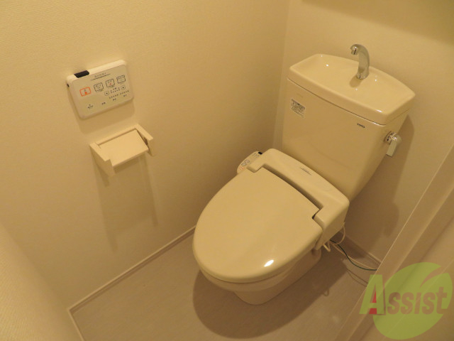トイレ　トイレにはちゃんとウォシュレットまでついてます