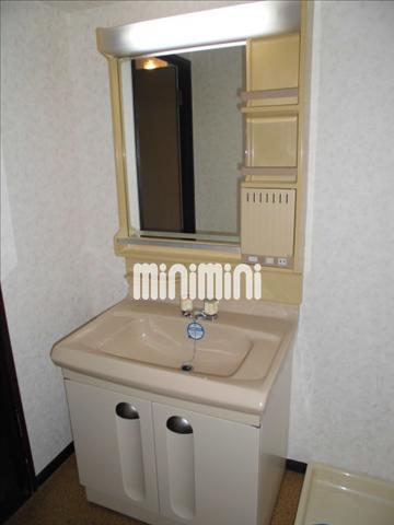 洗面設備　便利な洗面台です