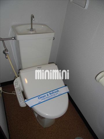 トイレ　温水洗浄便座完備です