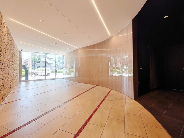 ロビー　宅配ＢＯＸ・エレベーター２基・ロビー