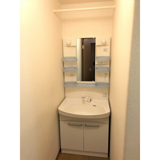 洗面設備　シャワー付き洗面台