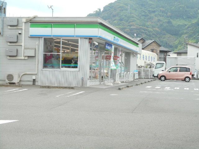 コンビニ　ファミリーマート（コンビニ）まで260m