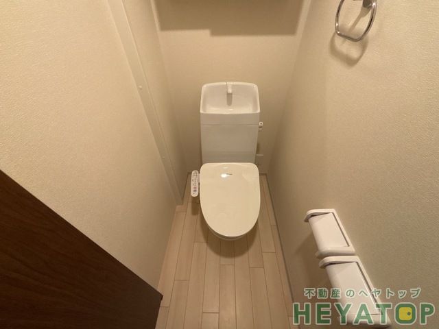 トイレ　温水洗浄便座