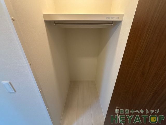 収納　収納力たっぷりのウォークインクローゼット