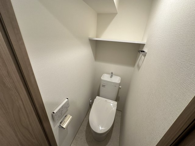 トイレ　※同施工会社別室参考写真