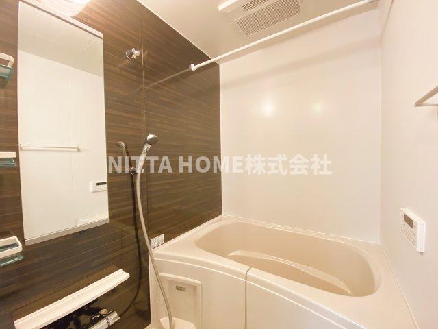 バス・シャワールーム　浴室乾燥機・追焚機能付き◎