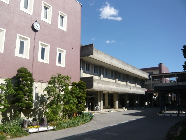 中学校　飯田市立鼎中学校（中学校）まで1786m