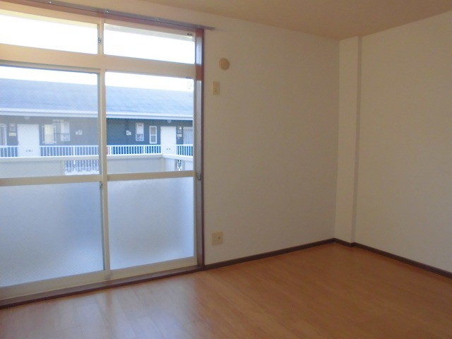 居室・リビング　※同物件・反転タイプの写真です。