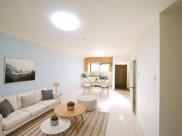 居室・リビング　CGで家具等を配置したもので家具等は含まれません