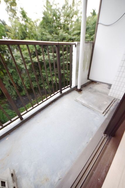 バルコニー　同建物別号室参考写真です