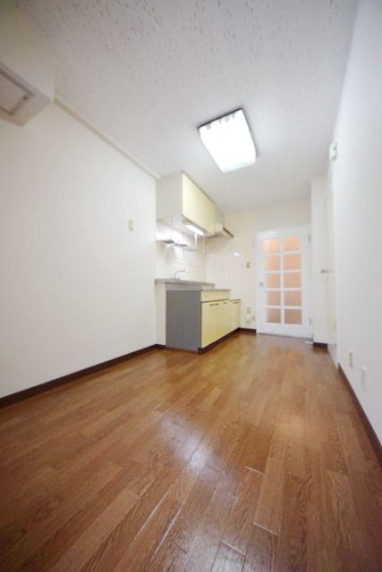 居室・リビング　同建物別号室参考写真です