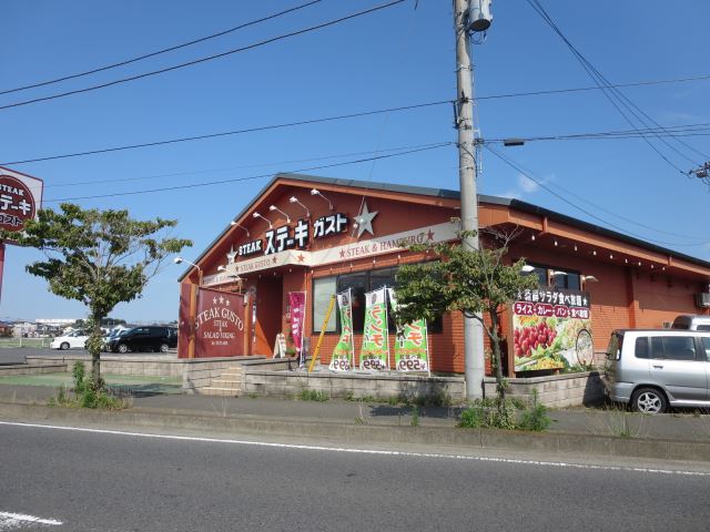 飲食店　ガスト（飲食店）まで880m
