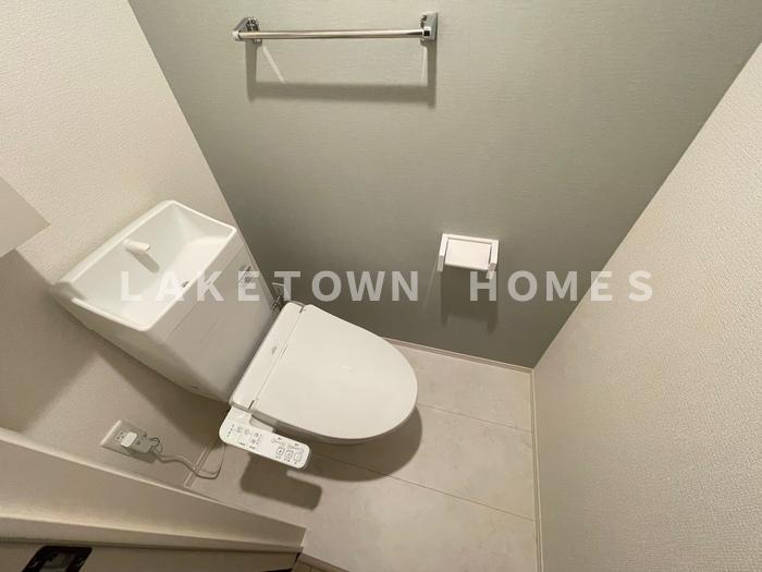トイレ　温水洗浄暖房便座付トイレです。