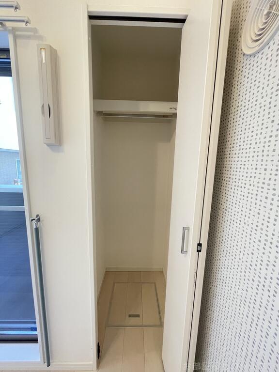 収納　（写真は同仕様反転）