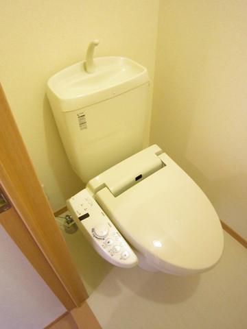 トイレ　温水洗浄便座付き