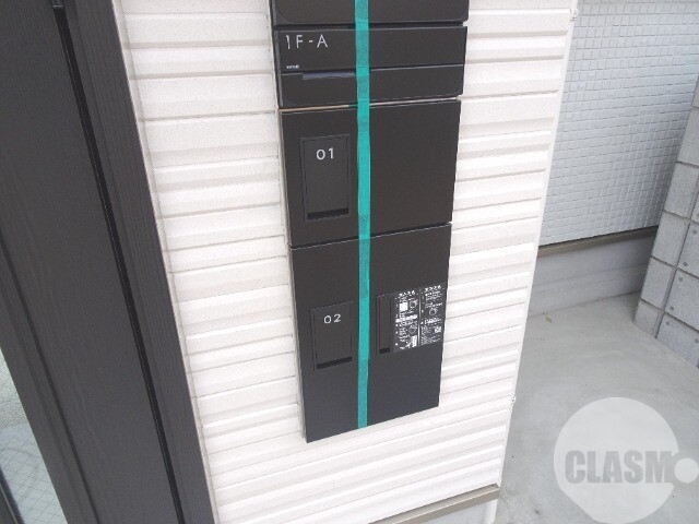 エントランス　留守中の荷物の受取は宅配ＢＯＸで♪