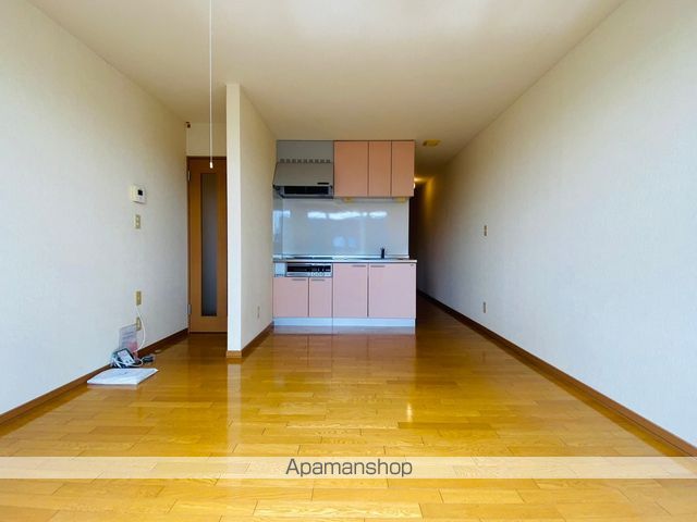リネージュ桔梗IIの居間写真