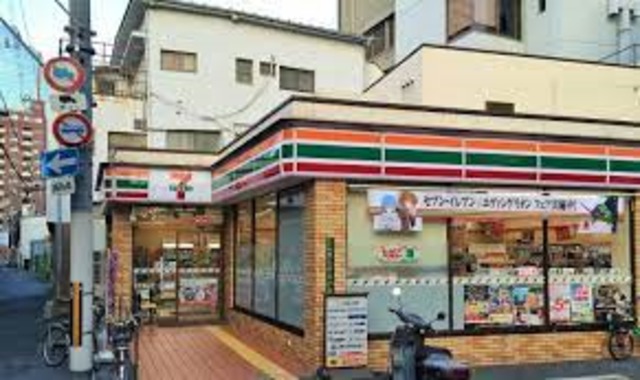 コンビニ　セブンイレブン大阪中崎1丁目店（コンビニ）まで28m