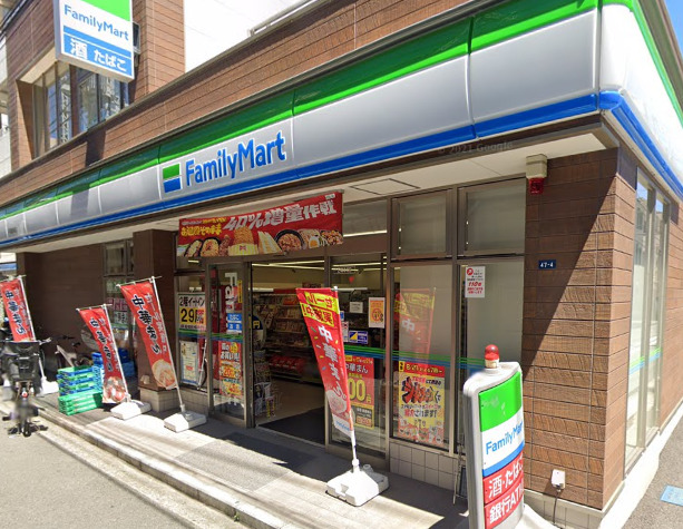 コンビニ　ファミリーマート（コンビニ）まで63m