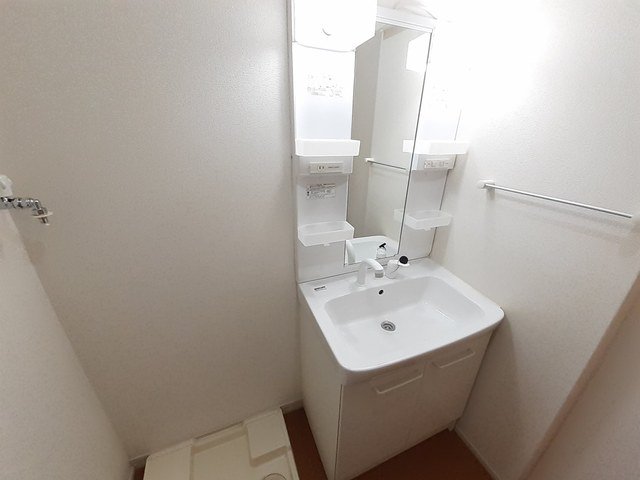 洗面設備　コンパクトで使いやすい洗面所