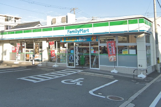 コンビニ　ファミリーマート東大阪三島店（コンビニ）まで720m