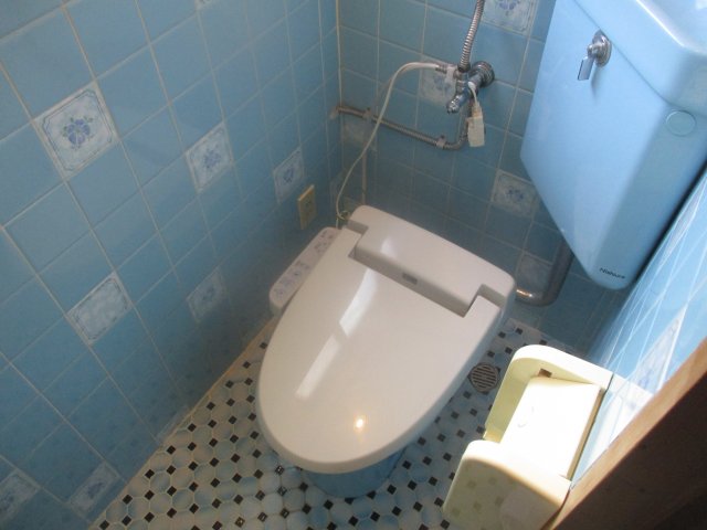 地下鉄四つ橋線 玉出駅 徒歩8分 2階建 築48年のトイレ写真