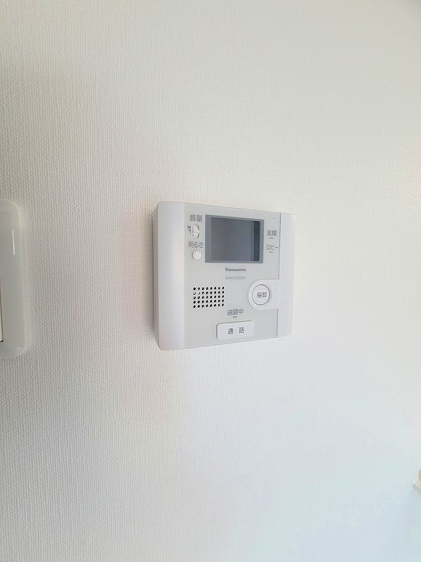 セキュリティ　来客者の確認ができるTVモニターホンが設置されています。