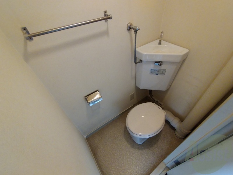 トイレ　こちらはトイレです。清潔感があり、安心して使用できます。