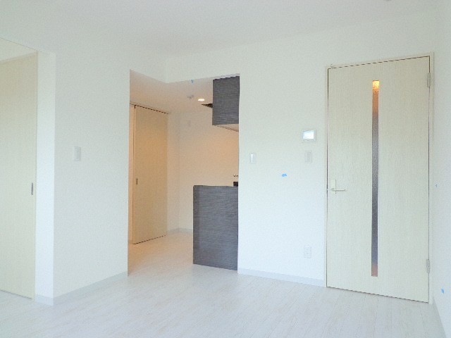 居室・リビング　白を基調とした落ち着く配色でどんな家具にも対応できます♪