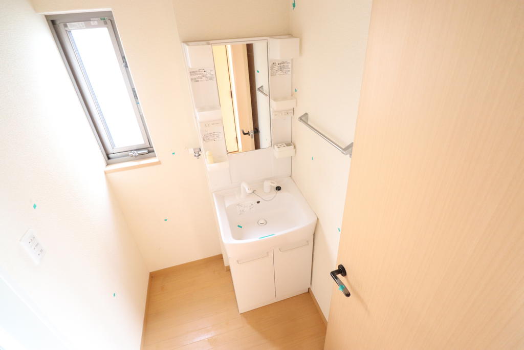 洗面設備　シャワー付き洗面化粧台☆