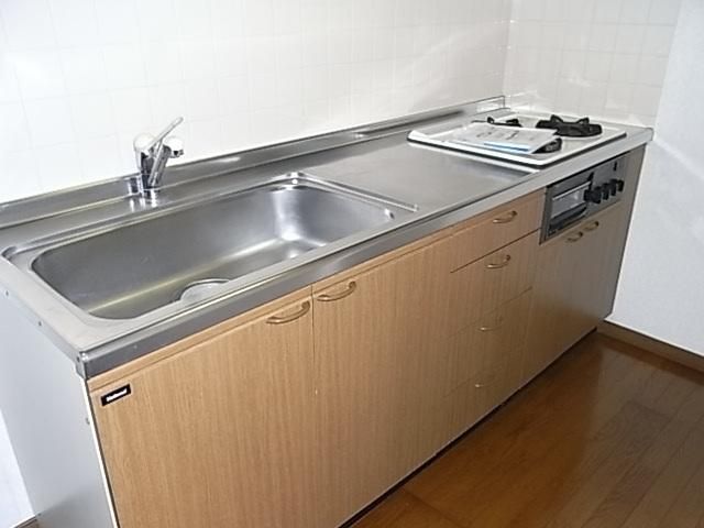 キッチン　★システムキッチンガス３口★