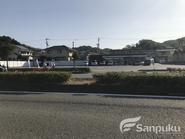 コンビニ　ファミリーマート（コンビニ）まで1286m