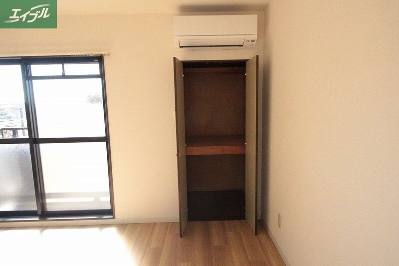 収納　同物件別部屋の写真です